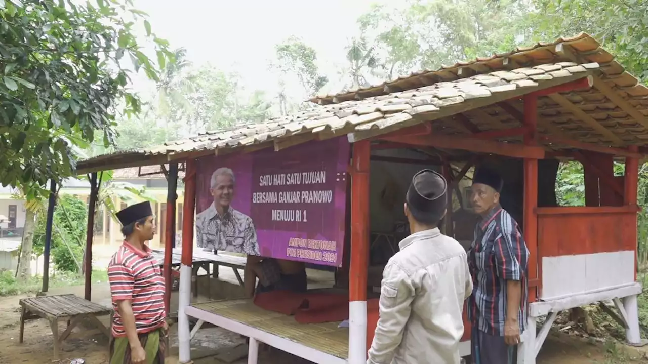 Warga Desa di Madura Kompak Bangun Poskamling Bergambar Ganjar