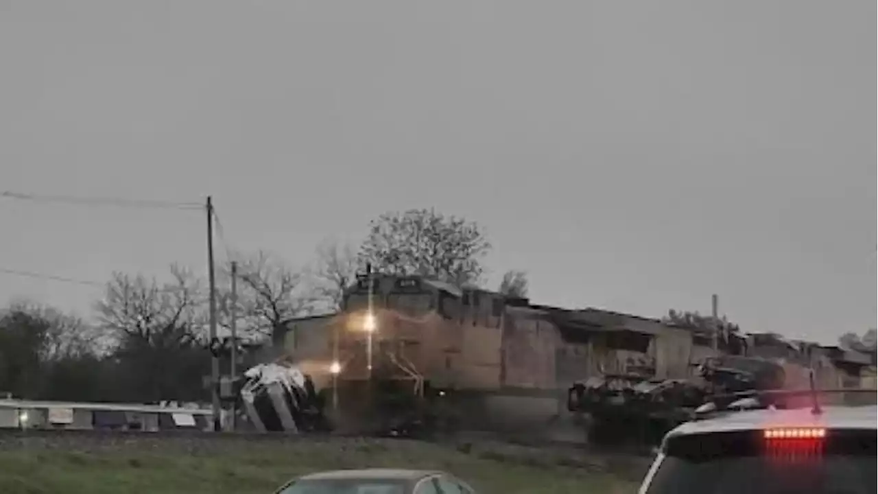 Drivers capture video of train colliding with big rig at railroad crossing in Schertz