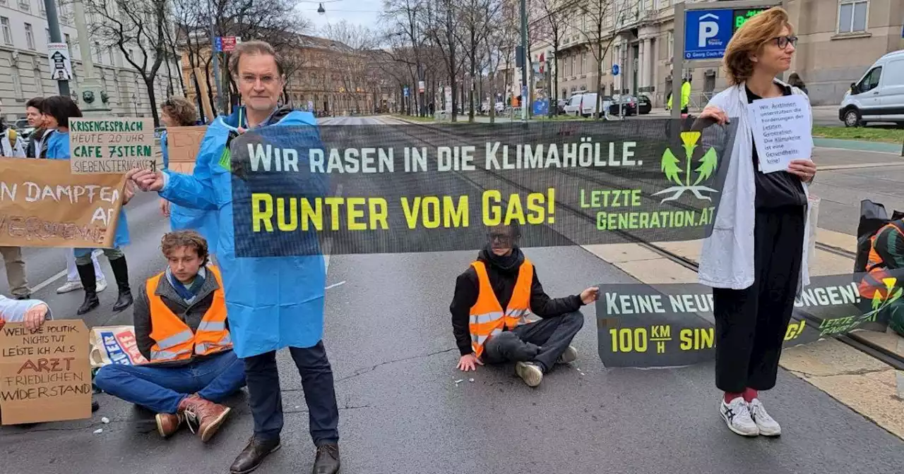 Klimakleber-Protest vor dem Gesundheitsministerium