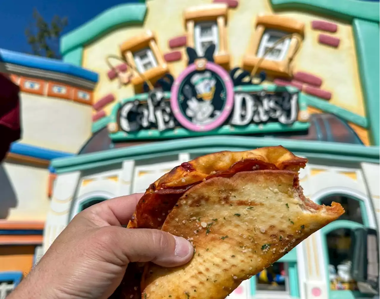 I ate everything at Cafe Daisy in Disneyland’s Toontown — Here are my favorites from best to worst