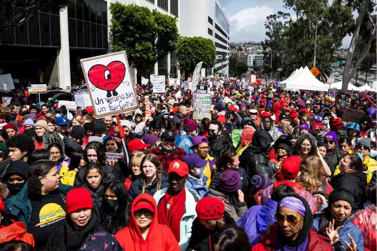 No classes, no signs of bargaining as LAUSD strike enters Day 2