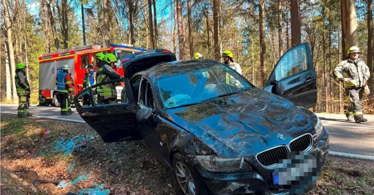 Unfall an der Landkreisgrenze Schwandorf-Cham: 78-Jährige in Auto eingeklemmt