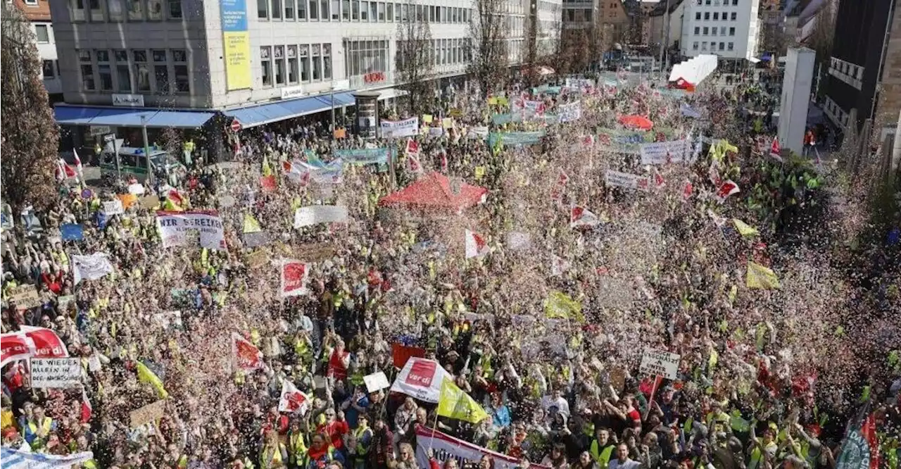 Warnstreiks im öffentlichen Dienst gehen weiter - Tausende bei Demo in Nürnberg