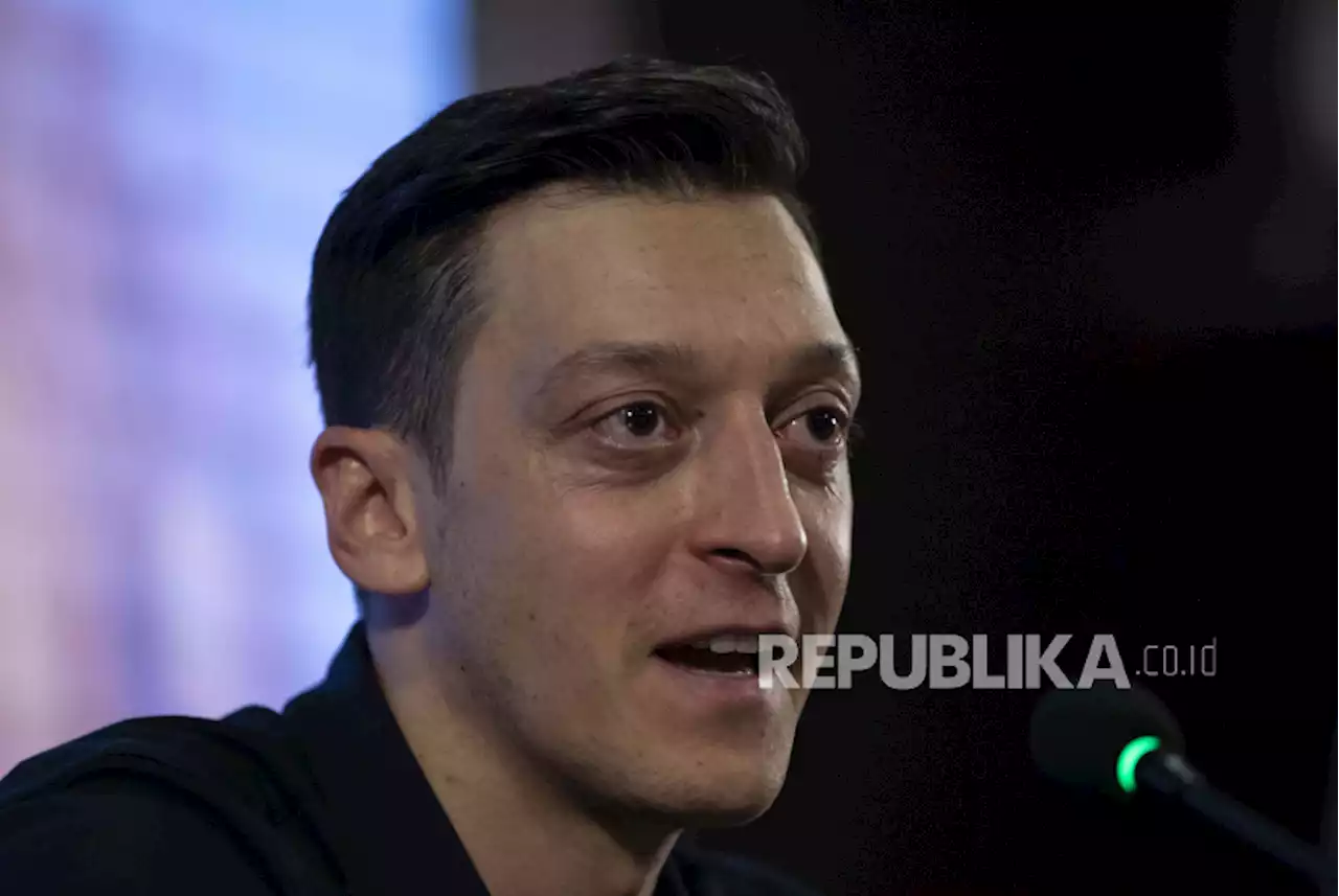 Mesut Ozil Gantung Sepatu, Hansi Flick: Dia Pemain Timnas Jerman yang Luar Biasa |Republika Online