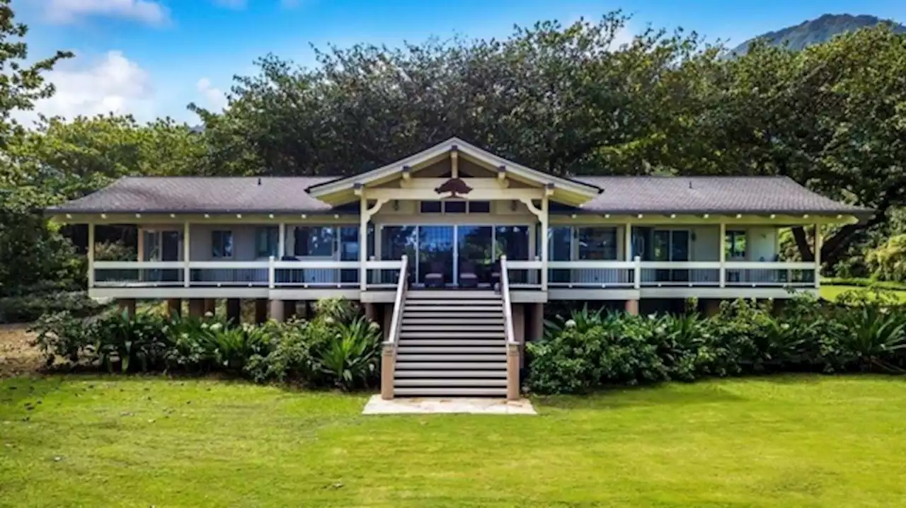 This $19 Million Hawaiian Estate Comes With More Than 100 Feet of Beach Frontage