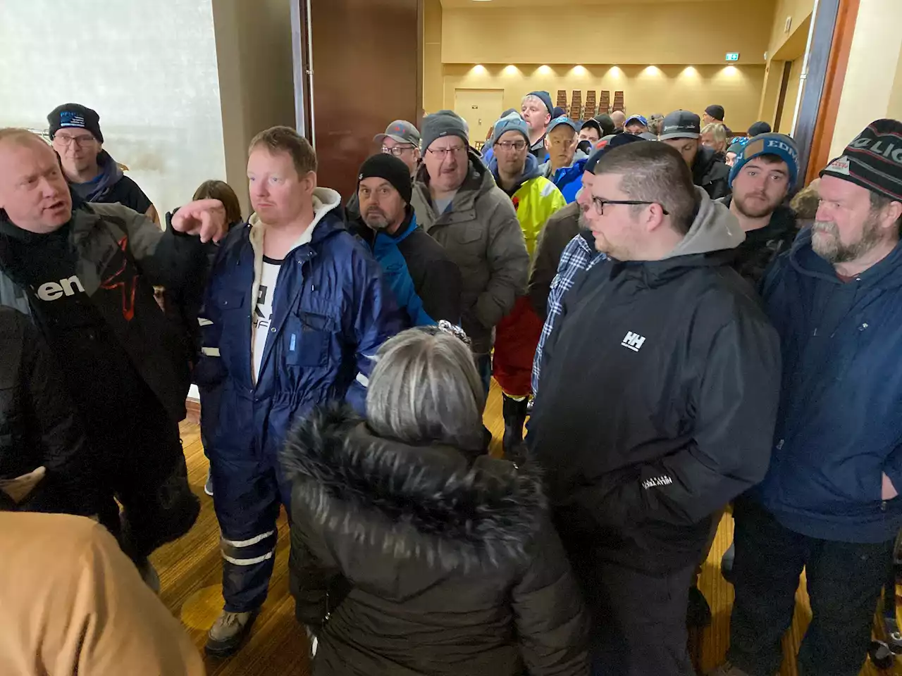 Newfoundland crab protesters threaten to visit homes of FFAW council members after making little progress in St. John's on Wednesday | SaltWire