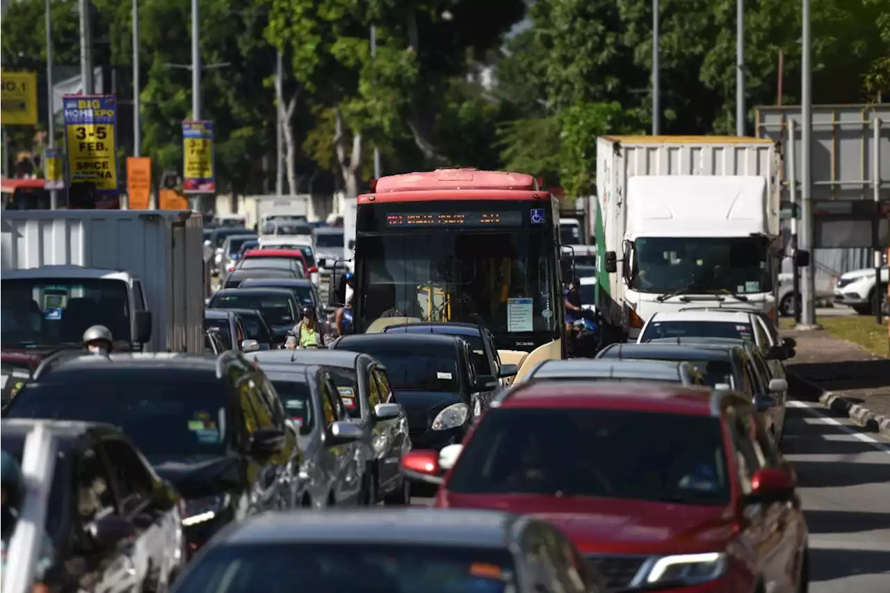 Johor cops expect heavy traffic with long weekend from Thursday