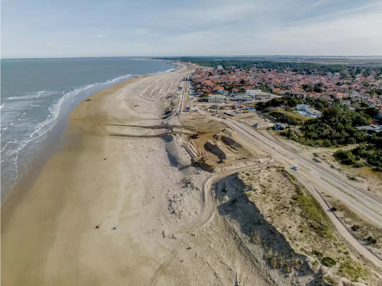 Immeuble Le Signal à Soulac-sur-Mer : sur la dune, le sable reprend ses droits