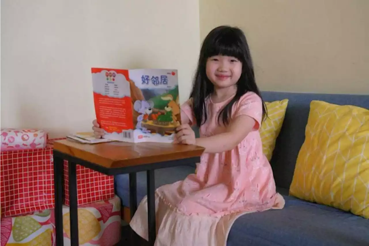 7-year-old girl gives Chinese tuition, includes playtime in her lessons