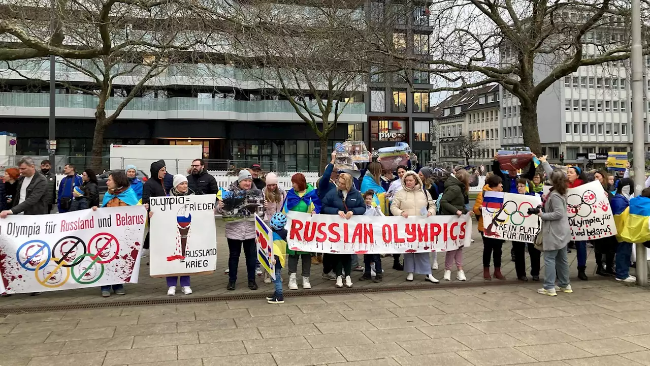 Menschen aus der Ukraine protestieren in Essen gegen IOC-Pläne