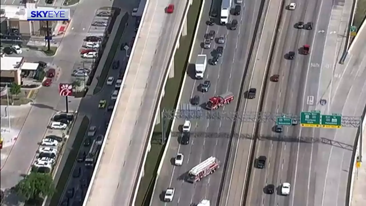 Bicyclist hit and killed while pedaling on busy Gulf Freeway, HPD says