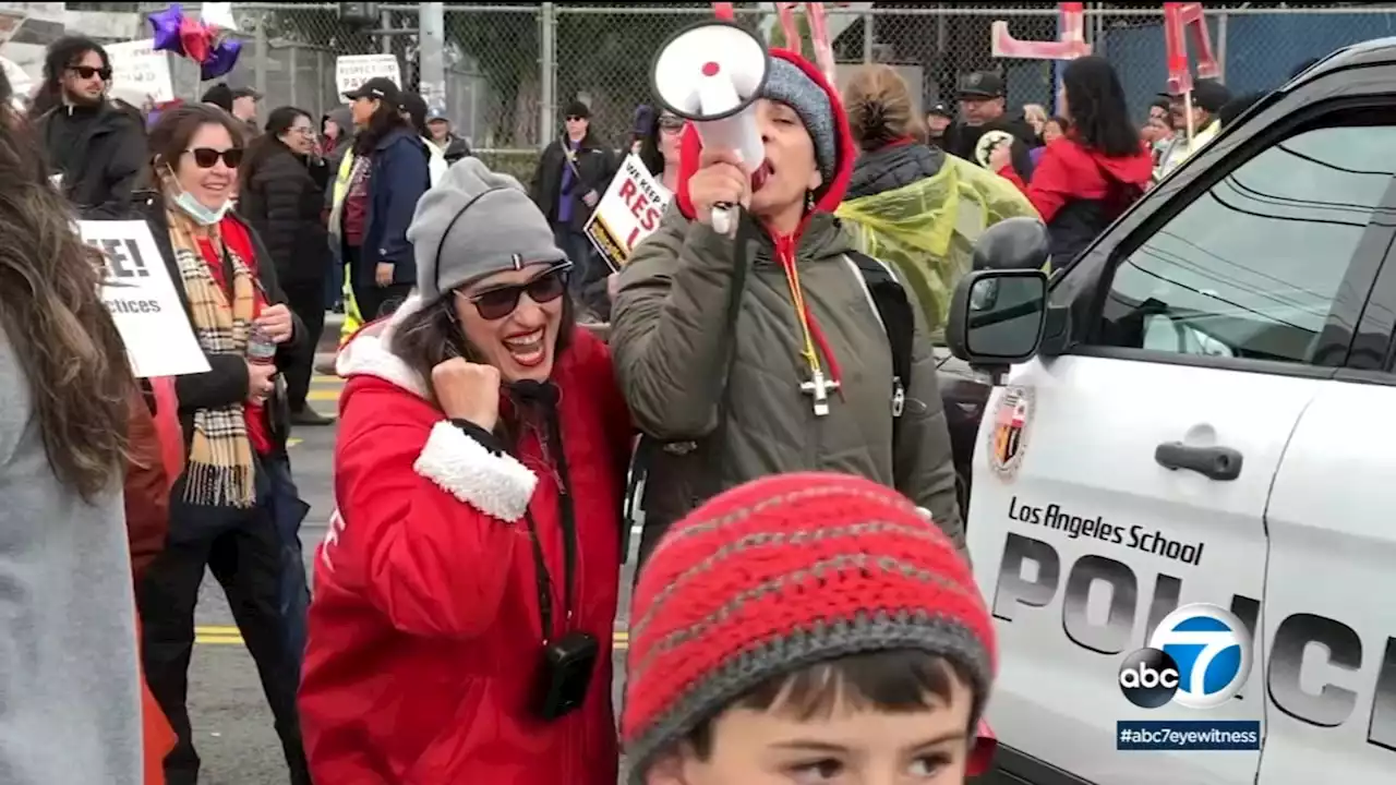 LAUSD strike stretches into third and final day with no deal in place