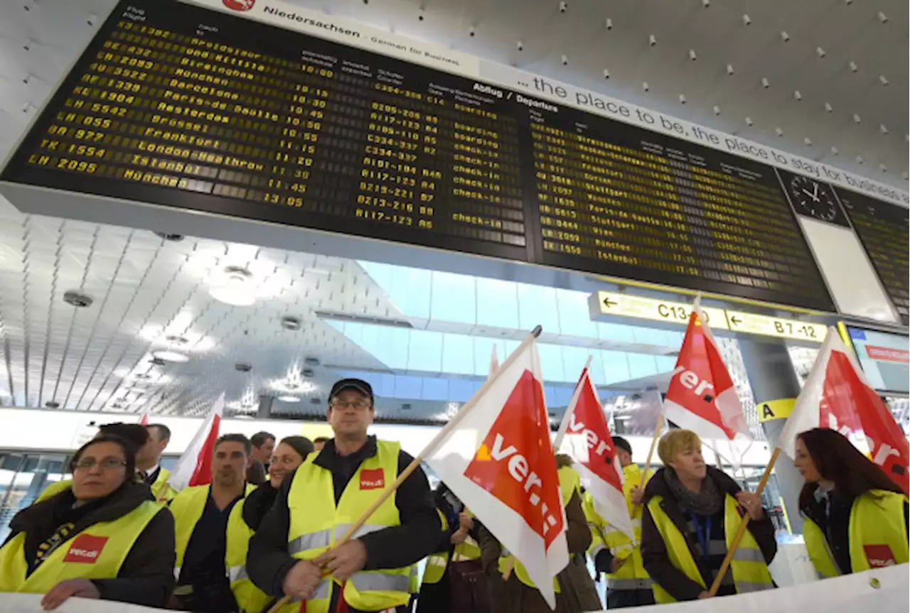 Warnstreiks legen Flug- und Bahnverkehr am Montag lahm