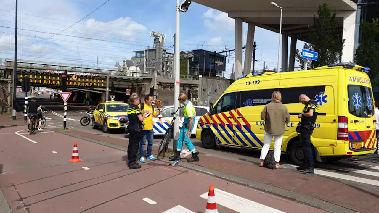 Tbs voor verwarde vrouw die na aanrijden van vier fietsers bij Centraal Station doorreed