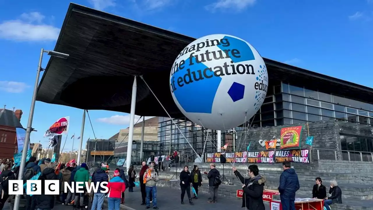 Teachers in Wales accept new pay offer ending dispute