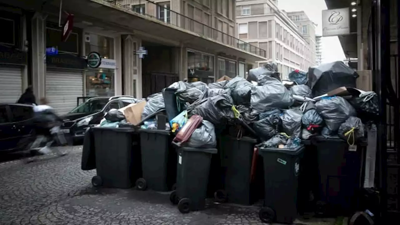 Grève des éboueurs: 9600 tonnes de déchets dans les rues de Paris, un chiffre en augmentation