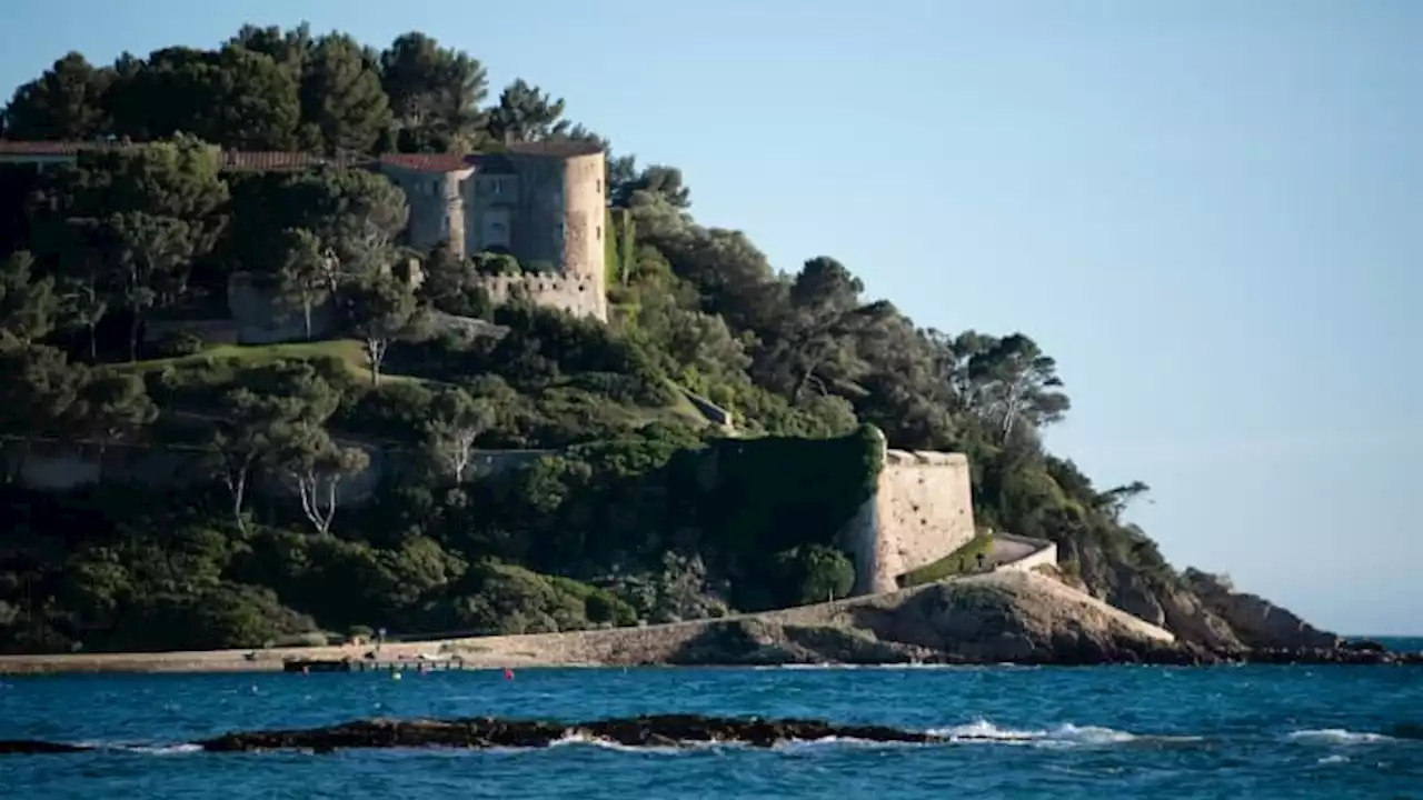 Retraites: l'électricité coupée au fort de Brégançon par des manifestants