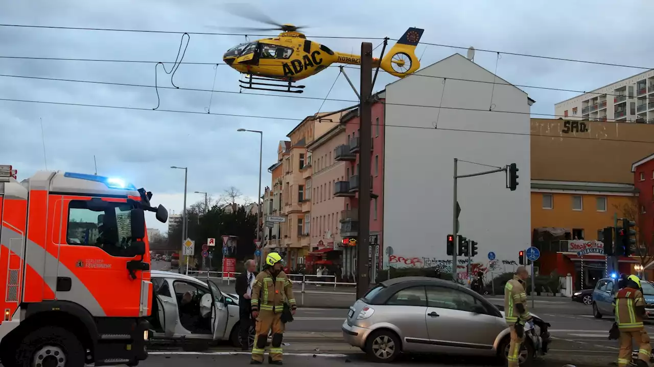 Crash mit drei Autos – drei Verletzte in Friedrichsfelde