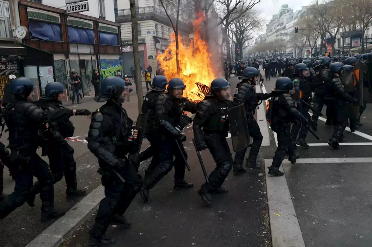 Réforme des retraites : un policier assommé par un projectile lors de la manifestation à Paris