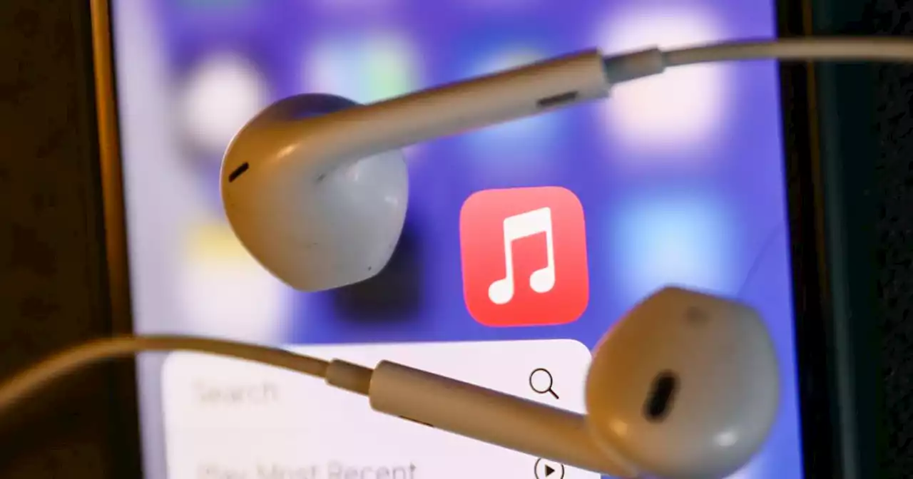 Apple Music bug on iOS is reportedly mixing up people's playlists | Engadget