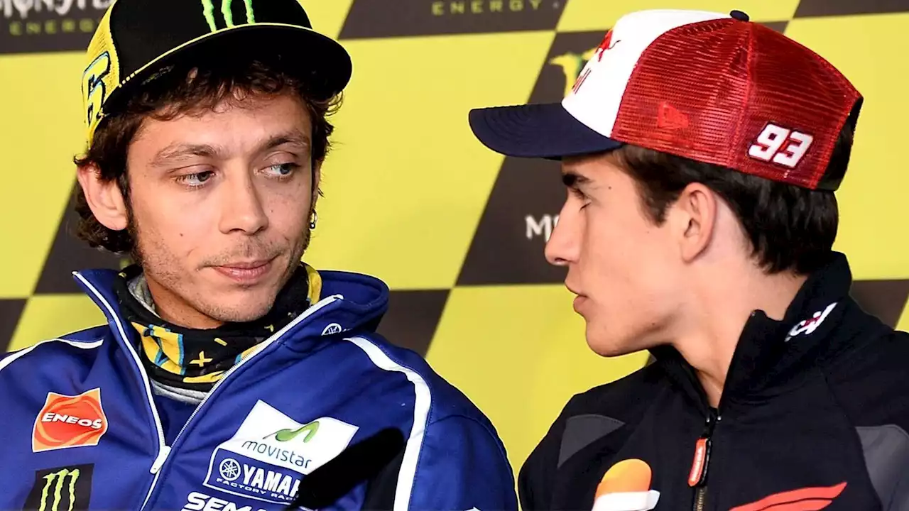 Valentino Rossi: 'Marquez? A Sepang 2015 non gli diedi un calcio. Per lui ero il mito da distruggere. 8 anni dopo...'