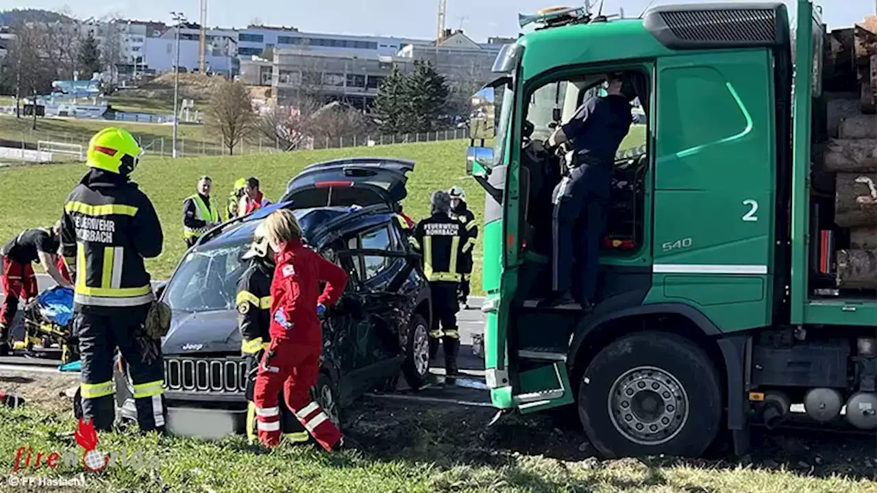 Oö: Schwerverletzte nach Kollision Pkw-Lkw in Rohrbach im Mühlkreis