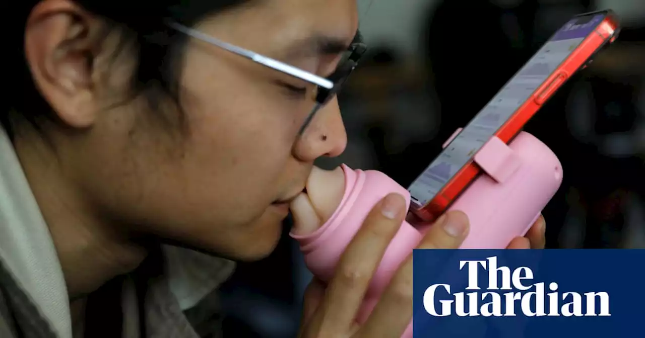 Chinese startup invents long-distance kissing machine