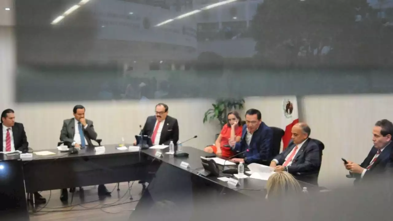 Senadores del PRI inician 'encerrona' para definir futuro de Osorio Chong