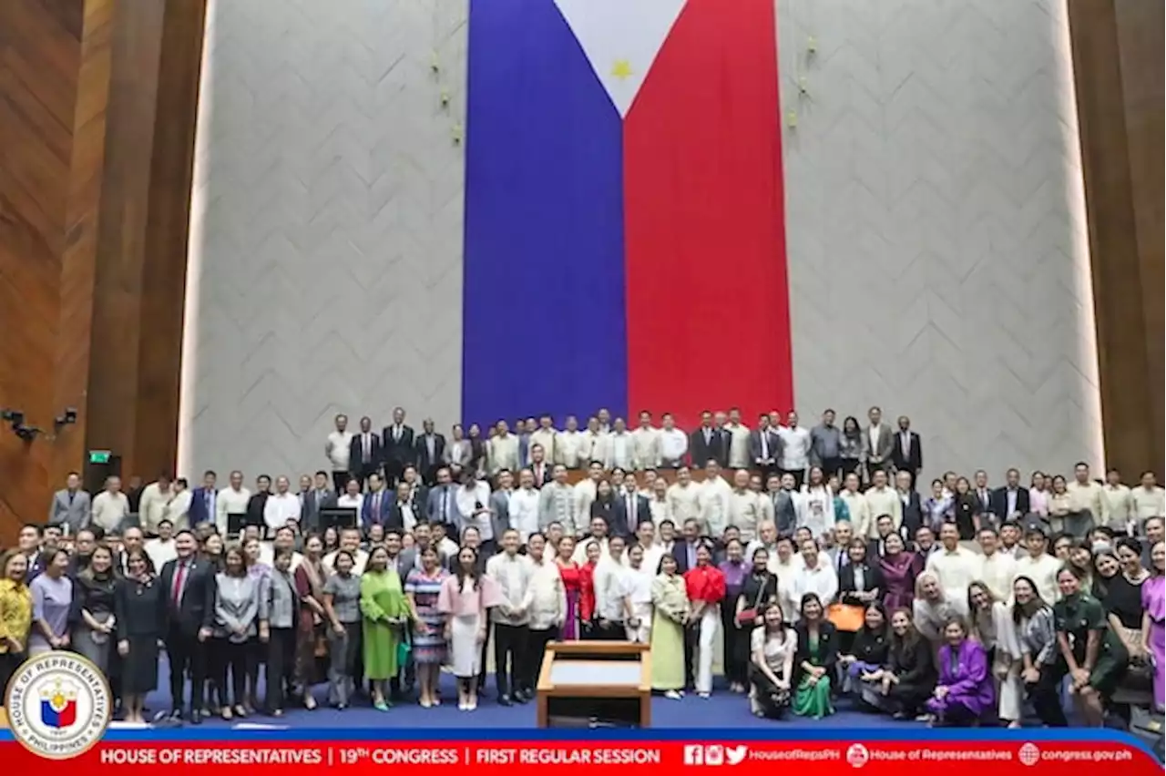 Romualdez lauds House for passing 23 of 31 key bills in first session