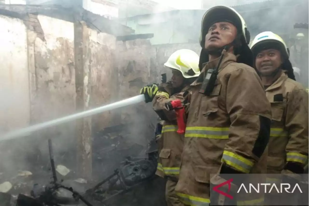 Kebakaran Rumah di Penggilingan, 15 Unit Damkar Dikerahkan