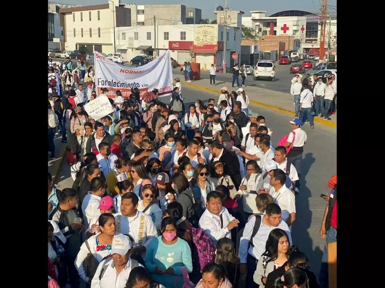 Protestan maestros en San Luis Potosí