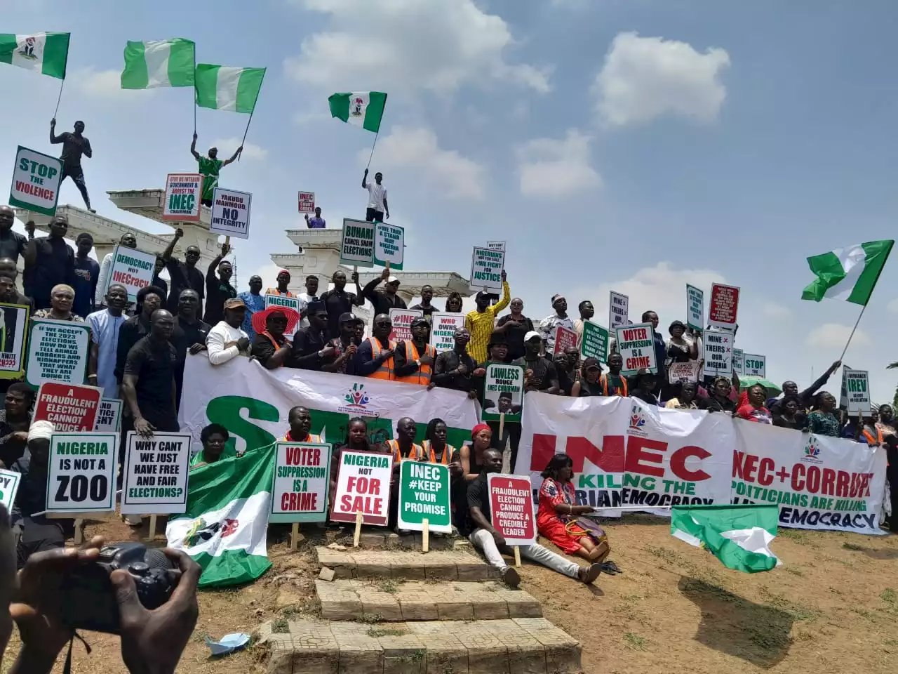 2023 Polls: Fresh Protest Rocks Abuja As Protesters Demand Interim Govt, INEC Chair's Arrest