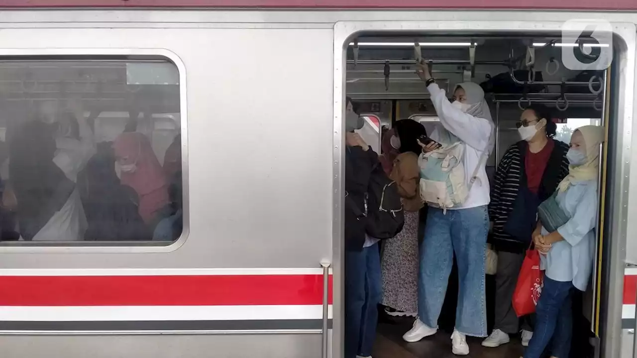 KAI Commuter Bolehkan Penumpang Buka Puasa di KRL Selama Bulan Ramadhan