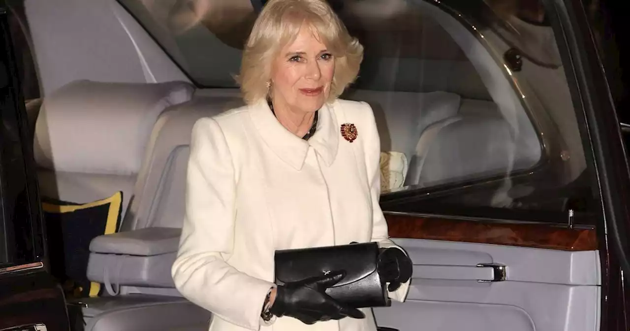 Les sacs Launer de Camilla, cette nouvelle manie vestimentaire empruntée à Elizabeth II