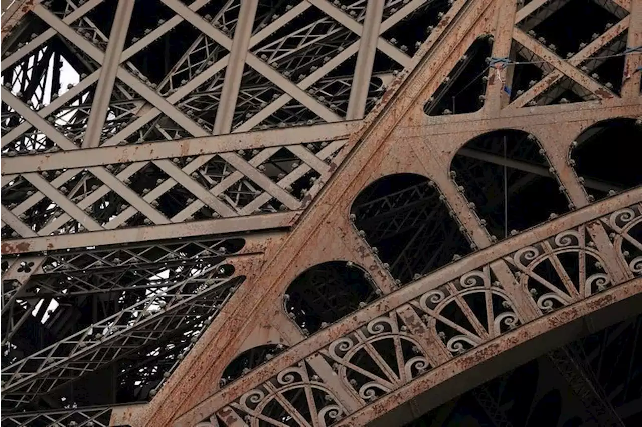 Pollution au plomb : la justice lance une enquête sur le chantier de la Tour Eiffel