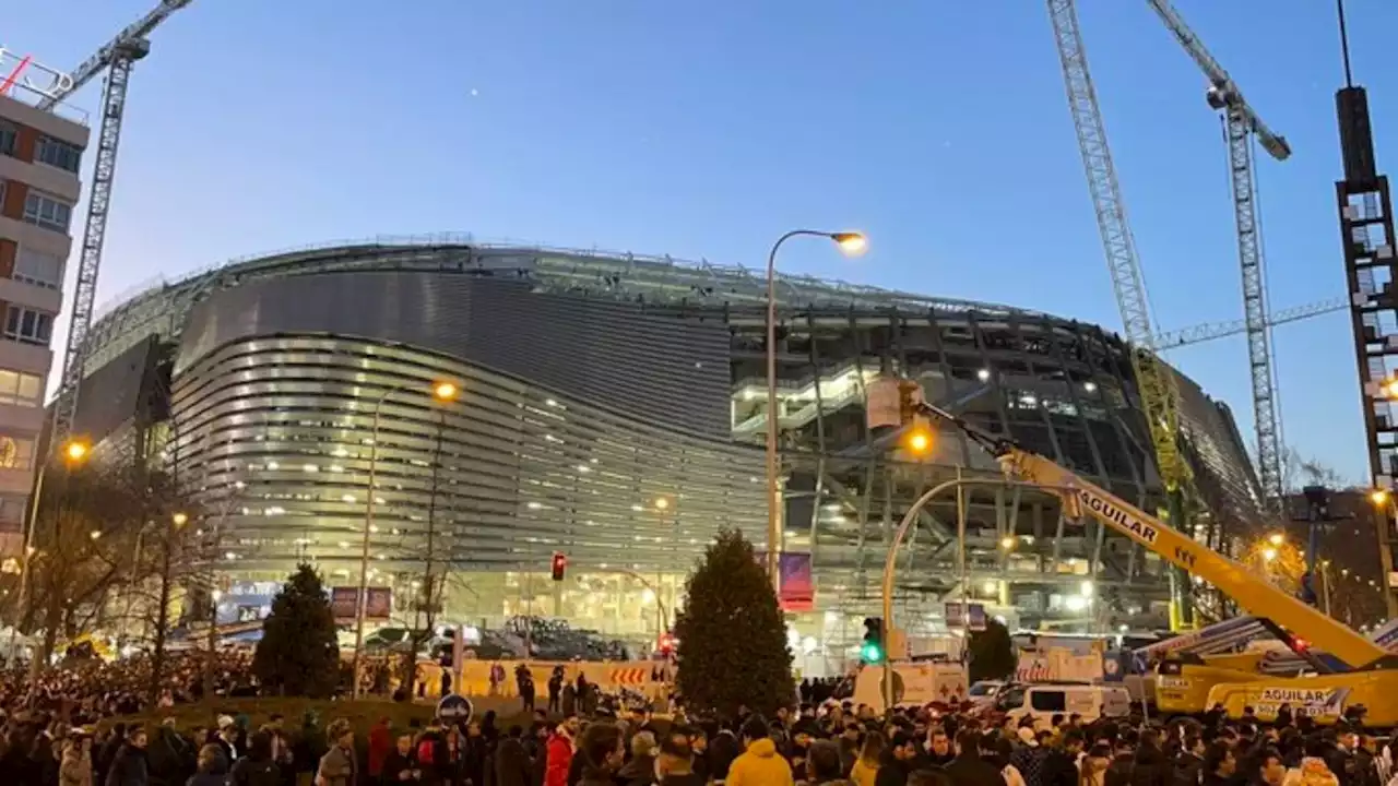 Se inaugura el nuevo estadio Santiago Bernabéu del Real Madrid