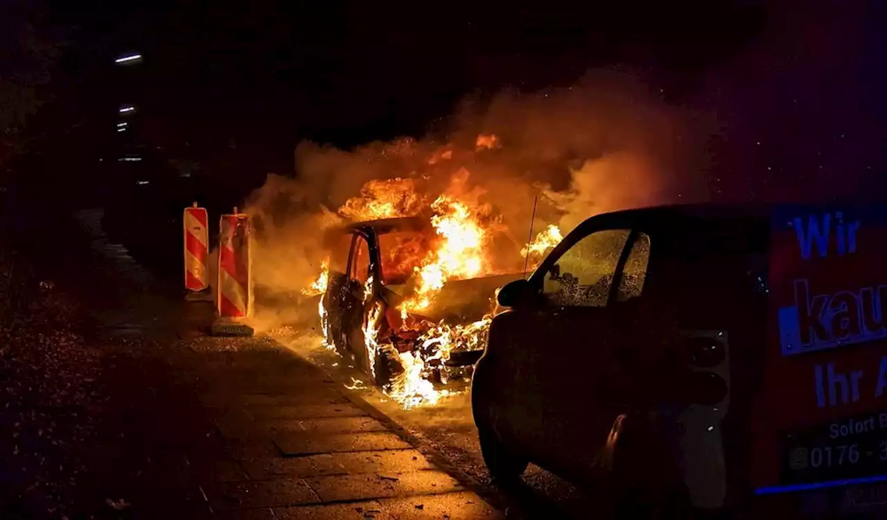 In Hamburg: Pkw in Flammen