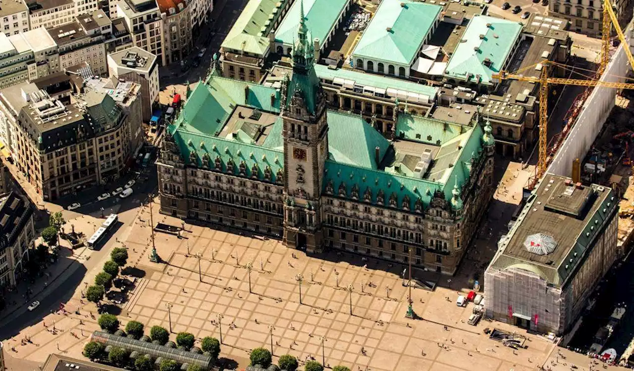 Stehen bald auch Solarzellen auf Hamburgs Rathaus? (M+)