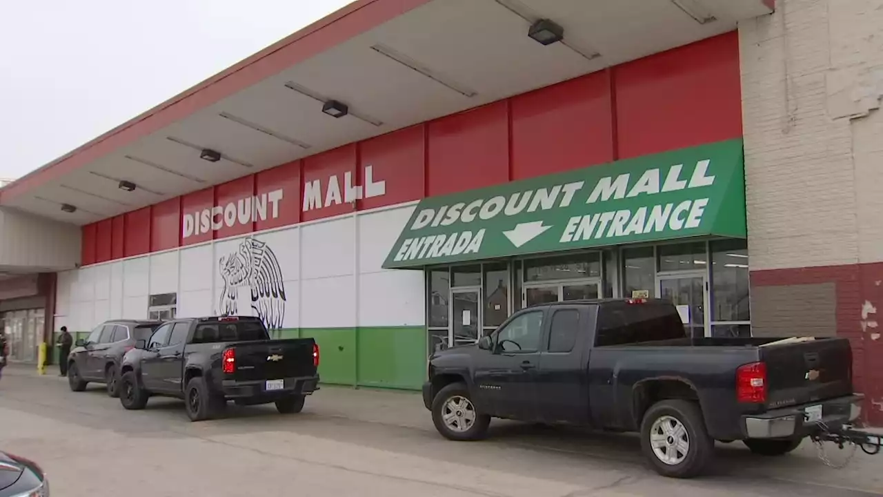 Little Village Discount Mall Vendors at Risk of Eviction Sue Owner