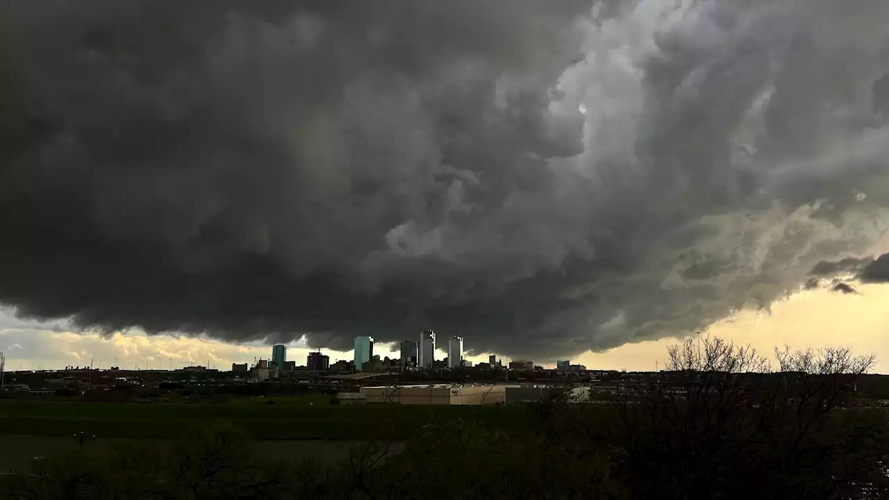 FAA Investigating Incident Involving 3 Planes Circling Near DFW During Severe Storms