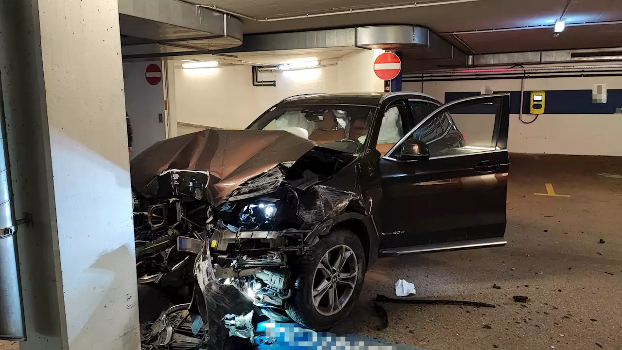 Spektakulärer Crash in St. Pöltner Tiefgarage