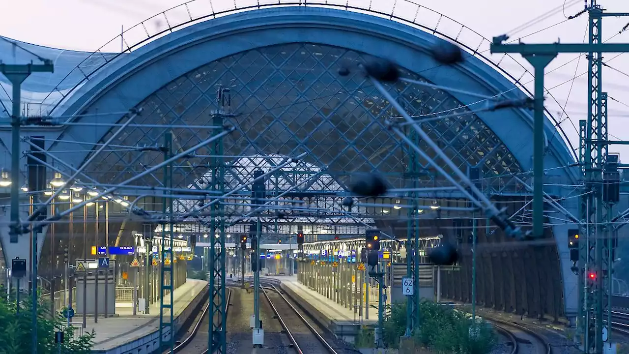 Bahn stellt Fernverkehr streikbedingt am Montag ein