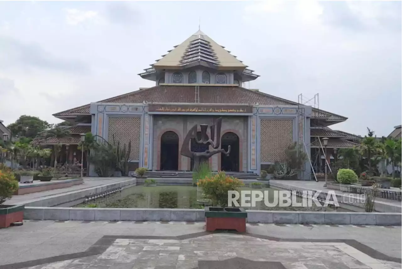 Selama Ramadhan, Masjid Kampus UGM Pastikan tak Undang Tokoh Berafiliasi dengan Parpol |Republika Online