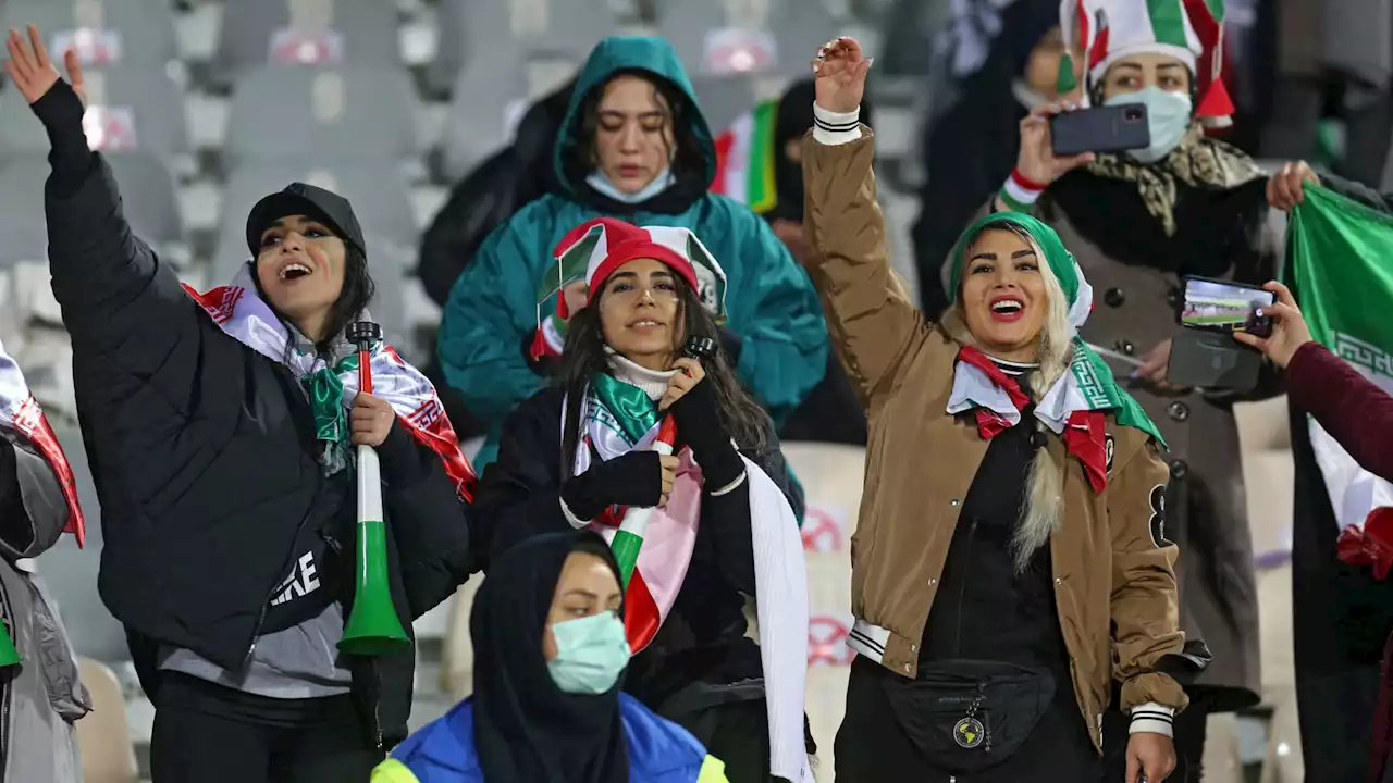 Football: les Iraniennes autorisées dans un stade pour suivre un match contre la Russie