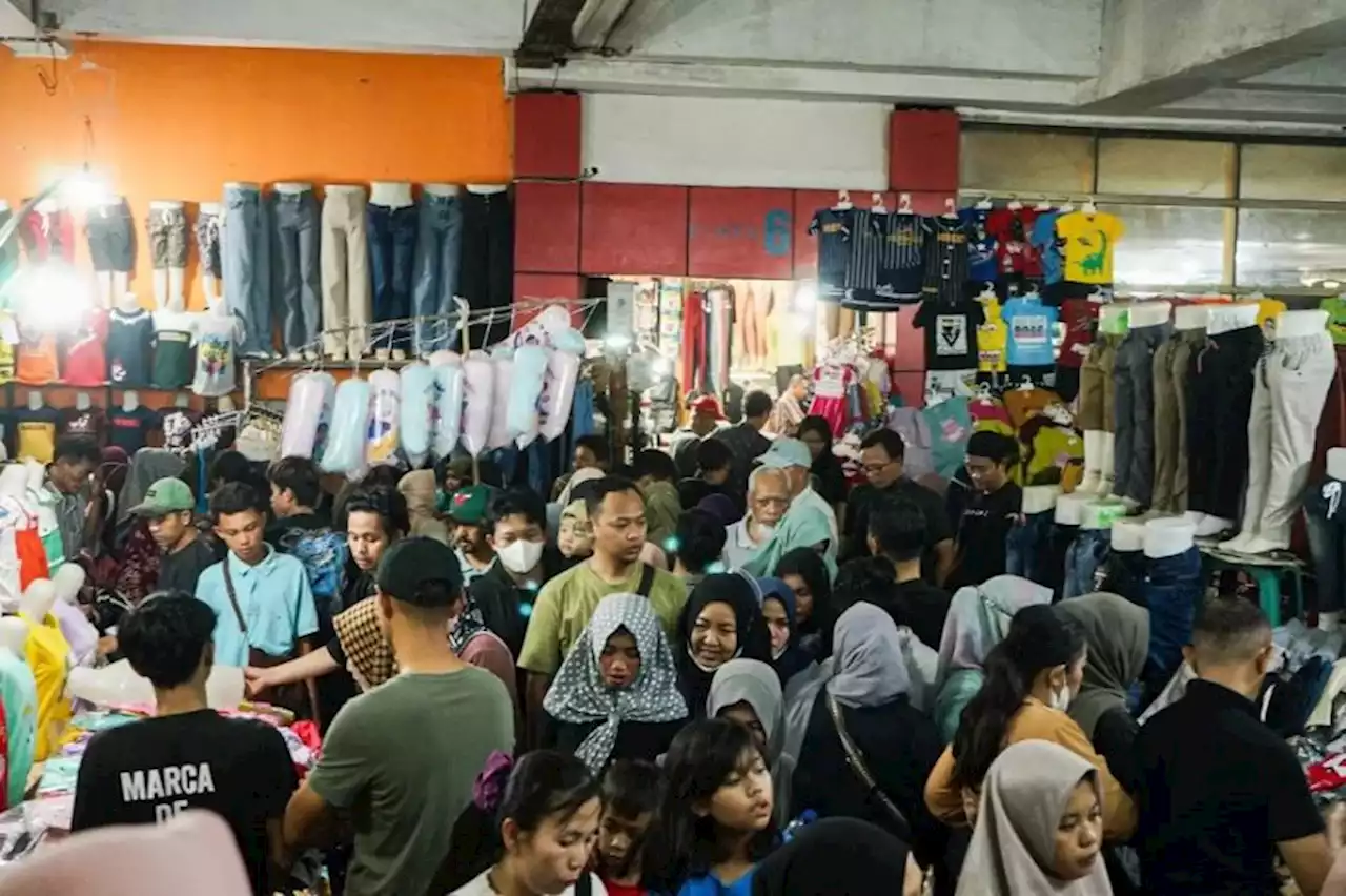 Pedagang Pakaian di Tanah Abang Pendapatannya Anjlok Jika Dibanding Saat Pandemi