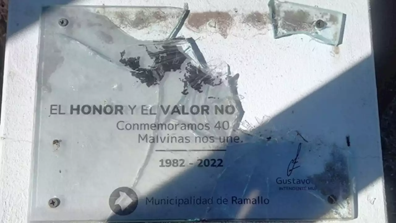 Denuncian que en Malvinas arrancan las placas y recordatorios que colocan los excombatientes