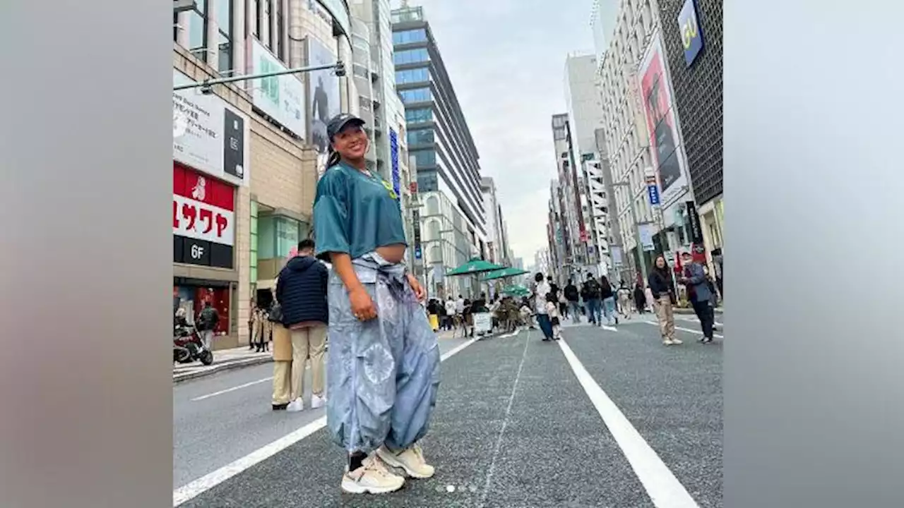 Gaya Maternity Naomi Osaka Jalan-jalan di Tokyo, Pakai Crop Top dan Celana Baggy