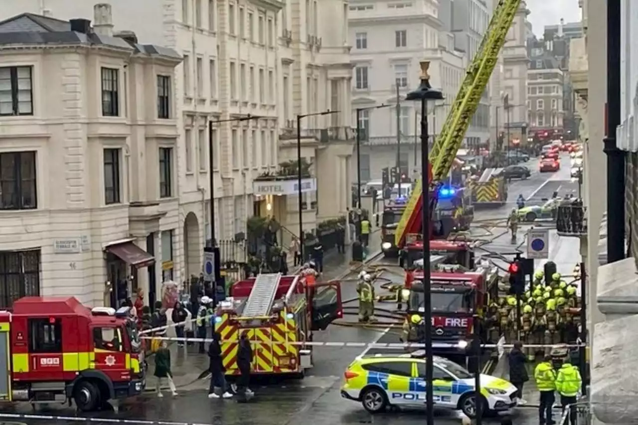 70 firefighters & 10 engines battle massive blaze at five-storey London hotel