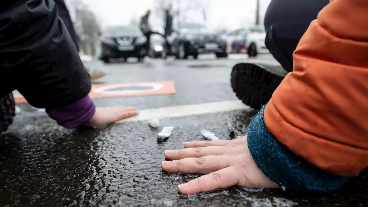 Kölner Klima-Aktivisten müssen für Straßenblockade zahlen