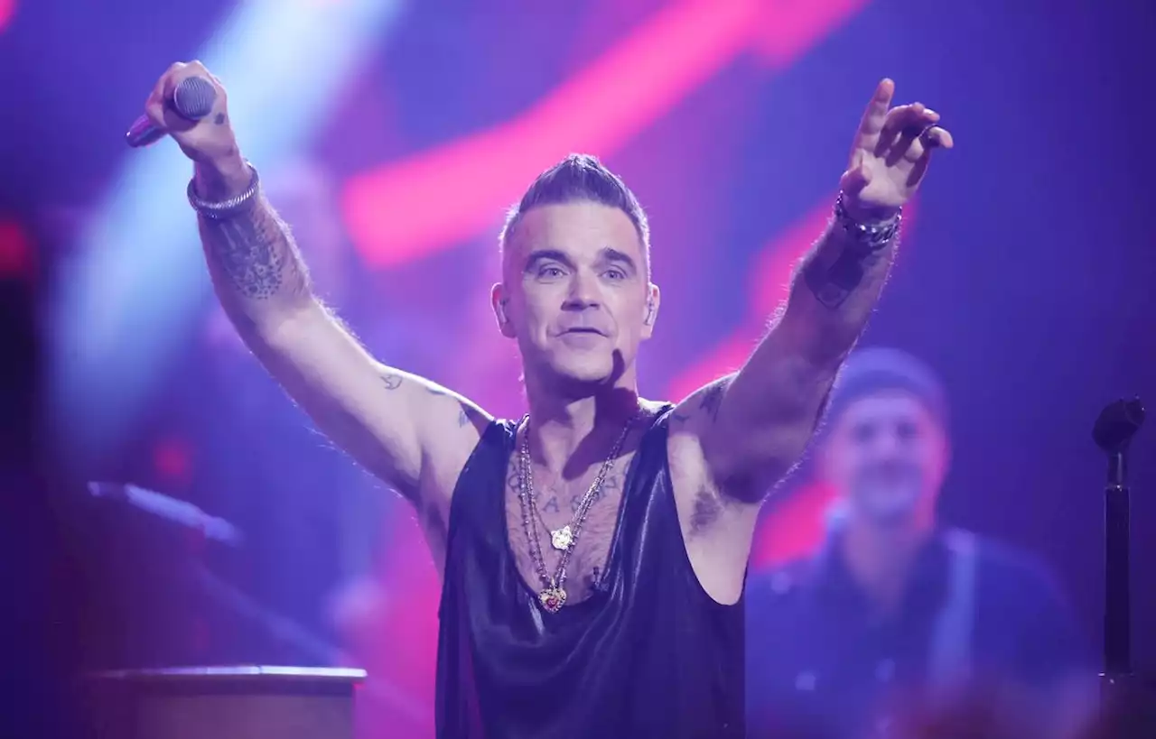 Robbie Williams fait monter deux fans mal placées sur la scène de Bercy